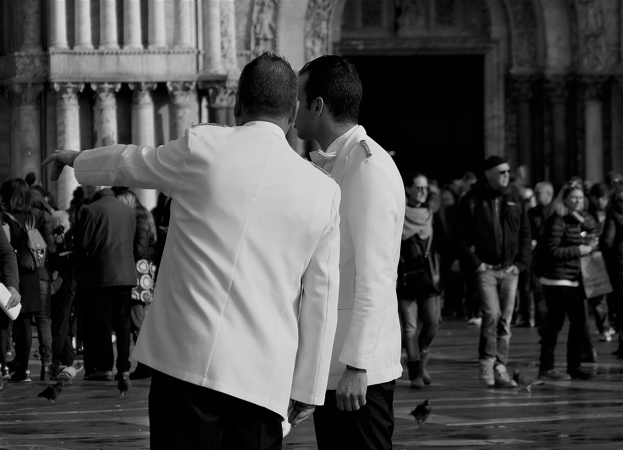 出售私人号微信：短信如何传达情感和信息