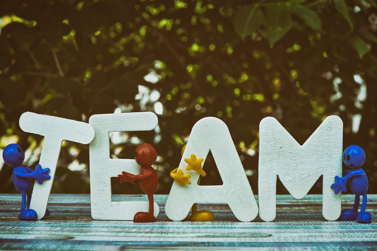 技术支持辅助在游戏社区中的利益格局和关系网络