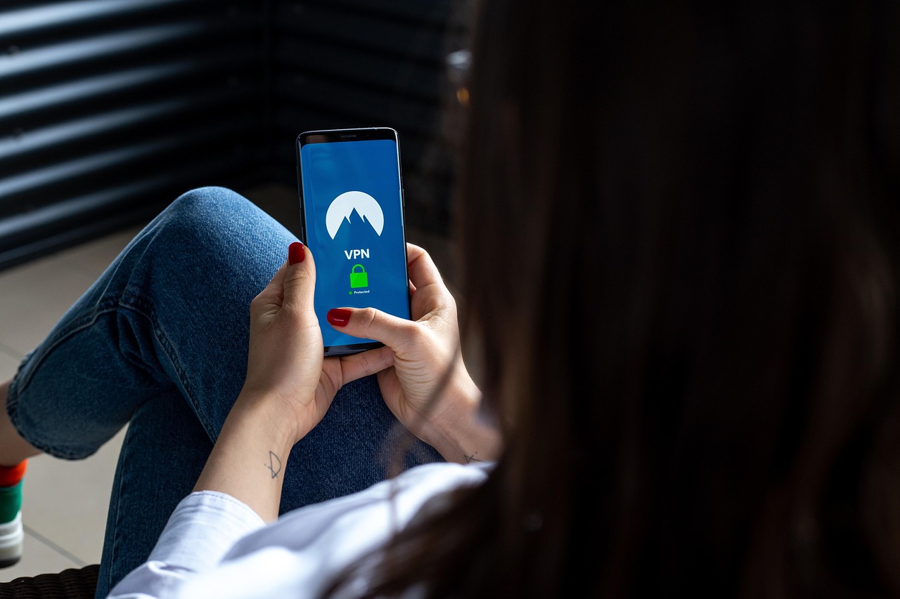 Peel百乐蓝莓爆珠：代理线上平台广告